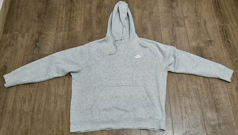 Polerón gris con capucha Nike - 1