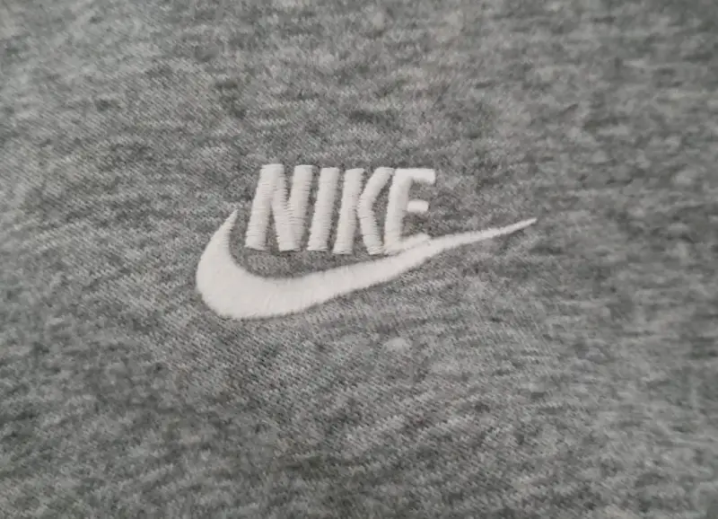 Polerón gris con capucha Nike - 4