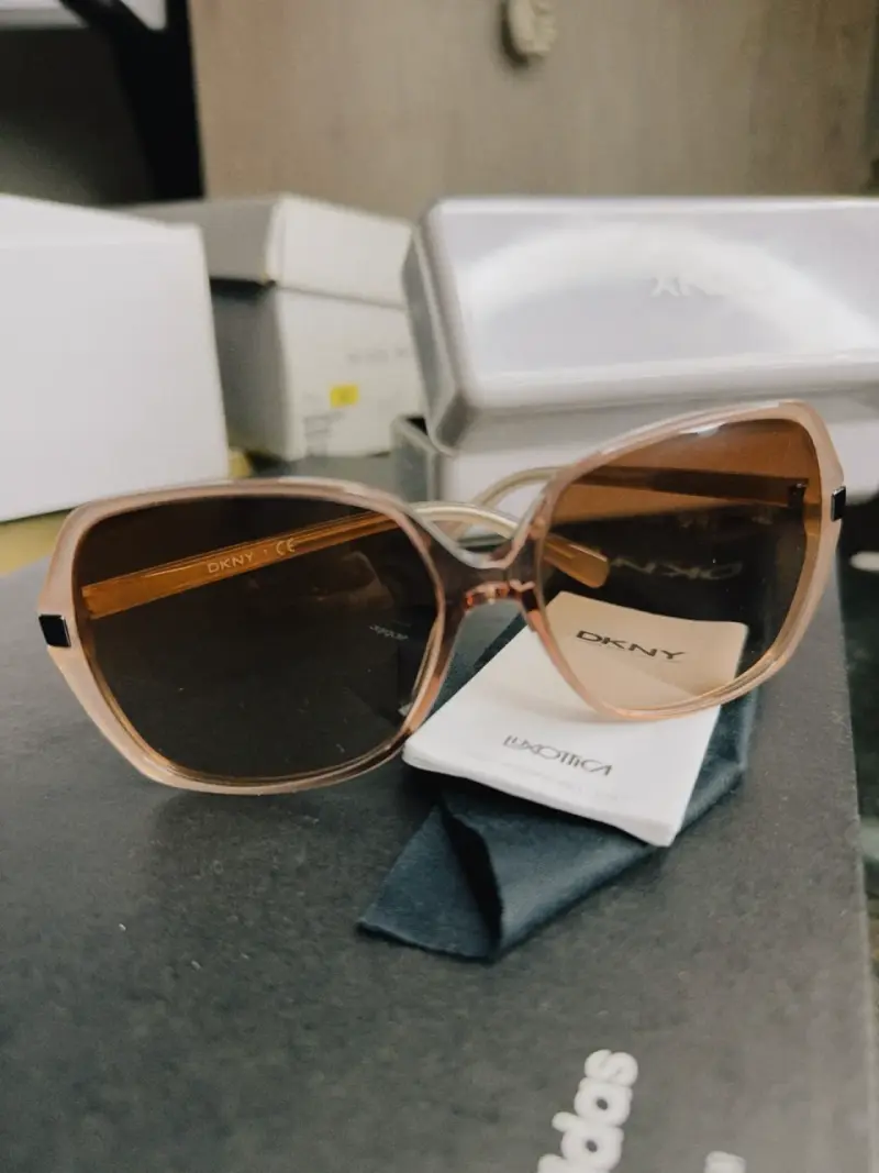 Lentes de sol DKNY marrones - 2