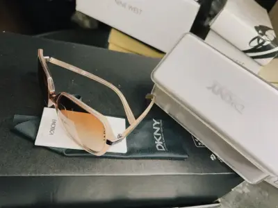 Lentes de sol DKNY marrones - miniatura 3