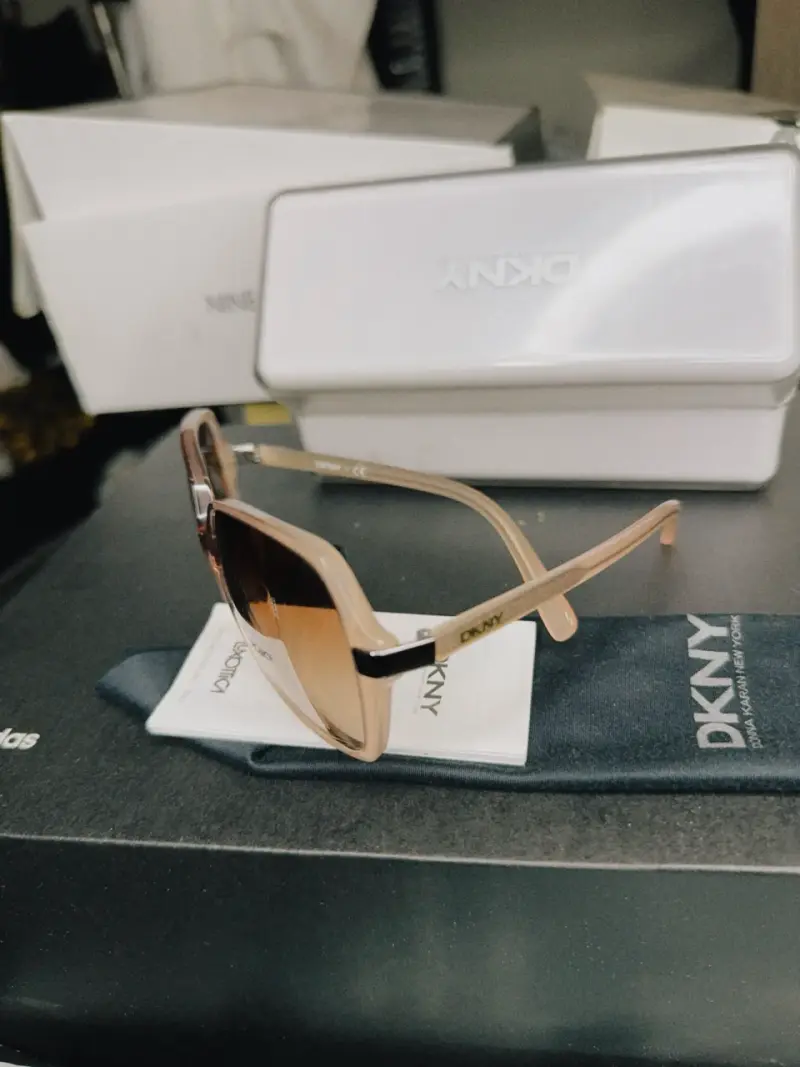 Lentes de sol DKNY marrones - 4