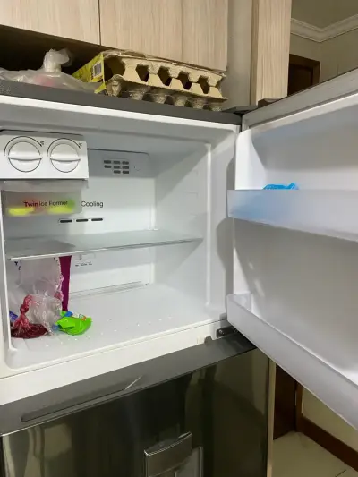 Refrigerador Daewoo plateado - miniatura 3