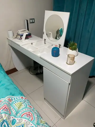 Tocador blanco con espejo abatible - miniatura 1