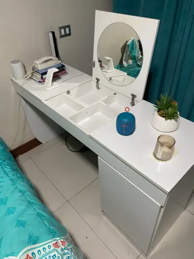 Tocador blanco con espejo abatible - miniatura 2