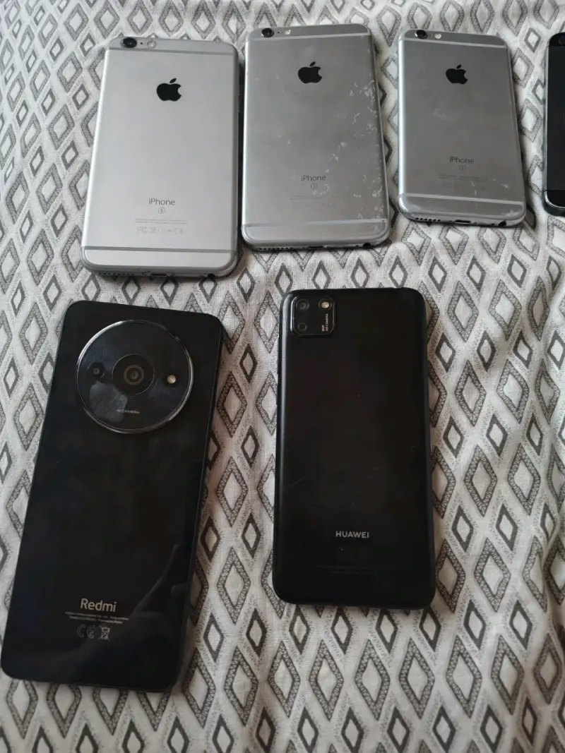 Lote de teléfonos malos y ram de 4 de 3ddr. - 1