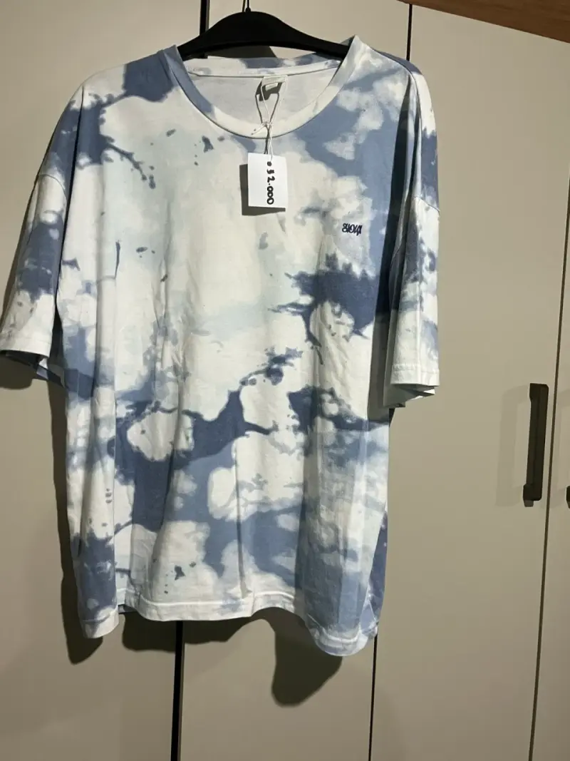 Polera beige con estampado - 5