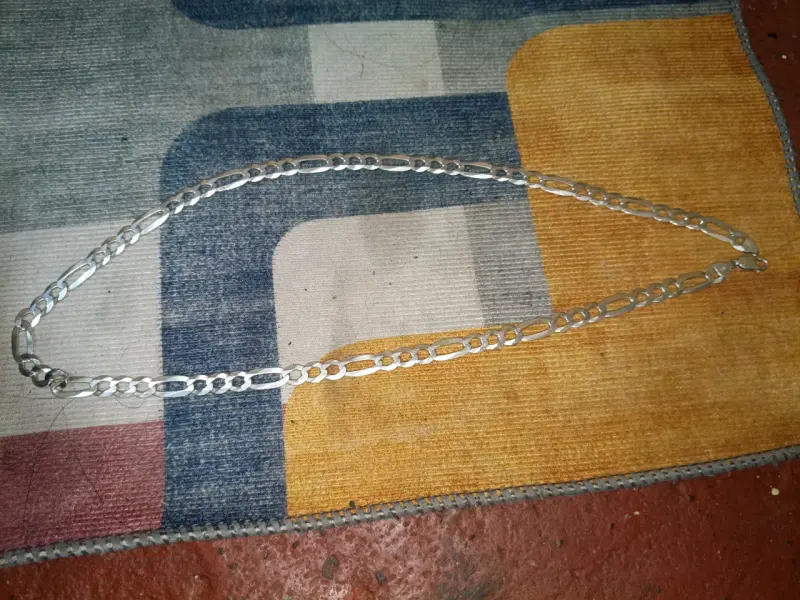 Cadena de plata larga