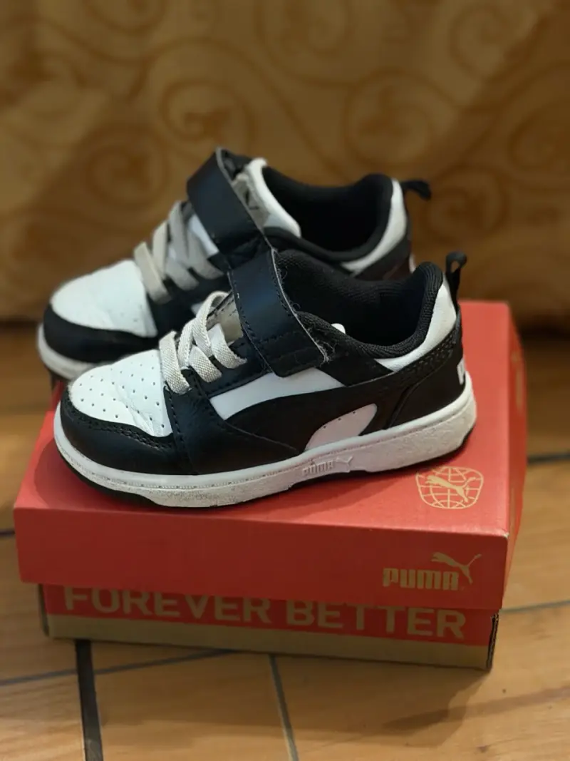 Zapatillas infantiles negras y blancas - 2