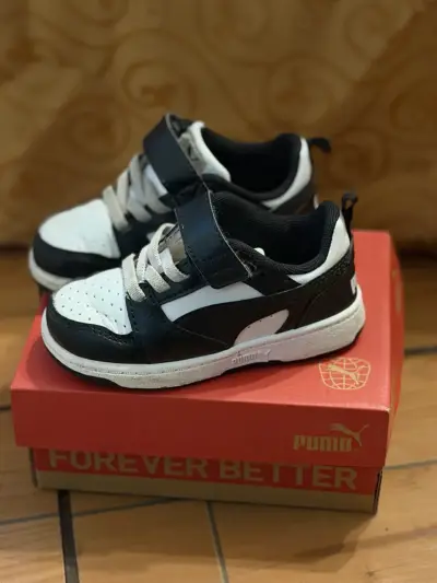 Zapatillas infantiles negras y blancas - miniatura 2