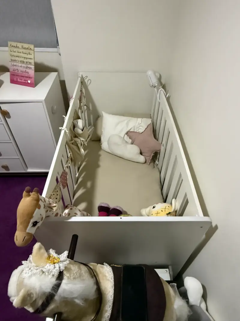Cuna blanca + mudador + colchón + cómoda - 2