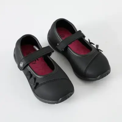 Zapatos negros para niñas. - miniatura 1