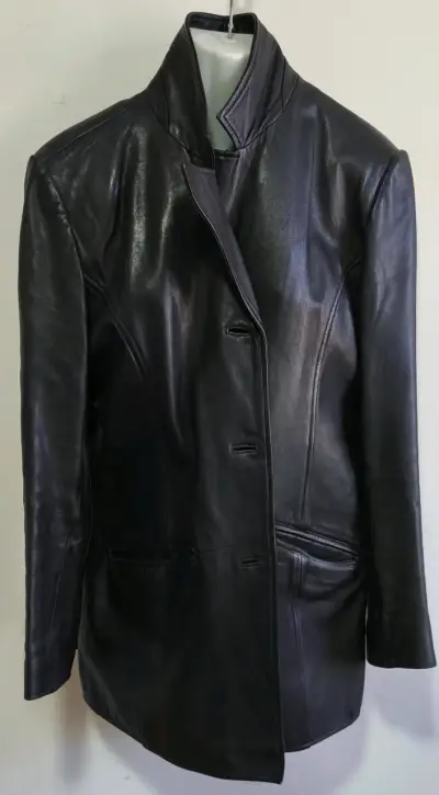 Chaqueta de cuero negra Usada - miniatura 2