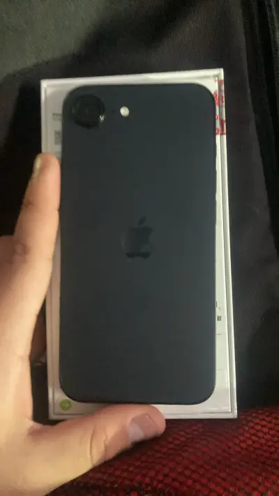 Vendo iPhone 16e nuevo conversable - miniatura 2