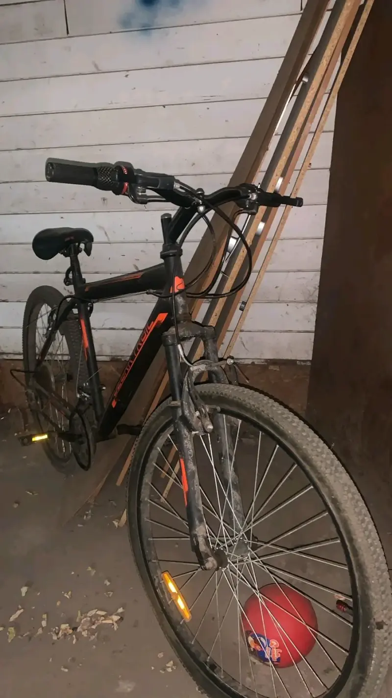 Bicicleta montaña negra y naranja - 1