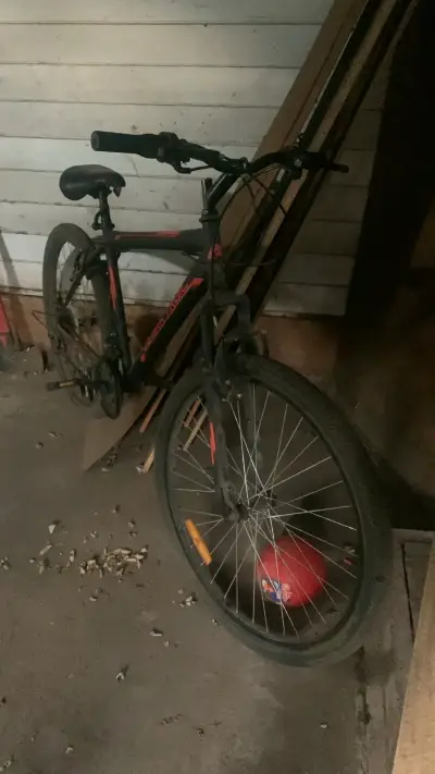 Bicicleta montaña negra y naranja - miniatura 5