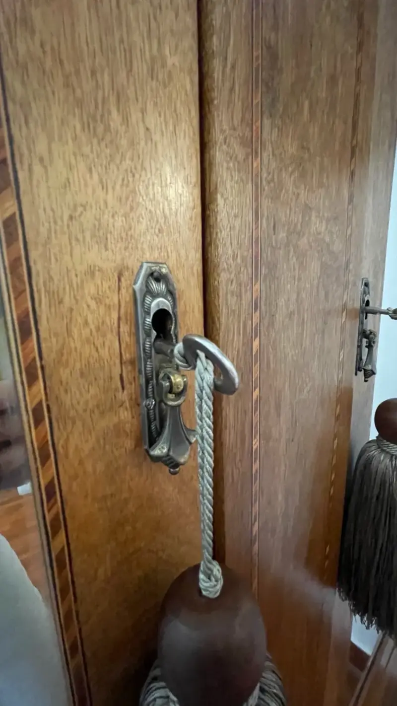 Antiguo ropero de madera con espejo - 3