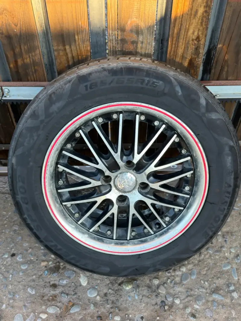 Juego de 3  llantas con neumáticos 185/65R15 - 2