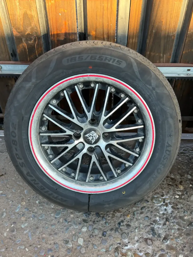 Juego de 3  llantas con neumáticos 185/65R15 - 3