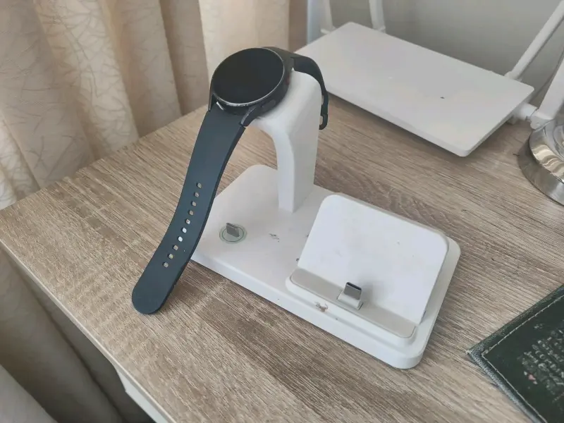 Galaxy Watch 4 con base de carga