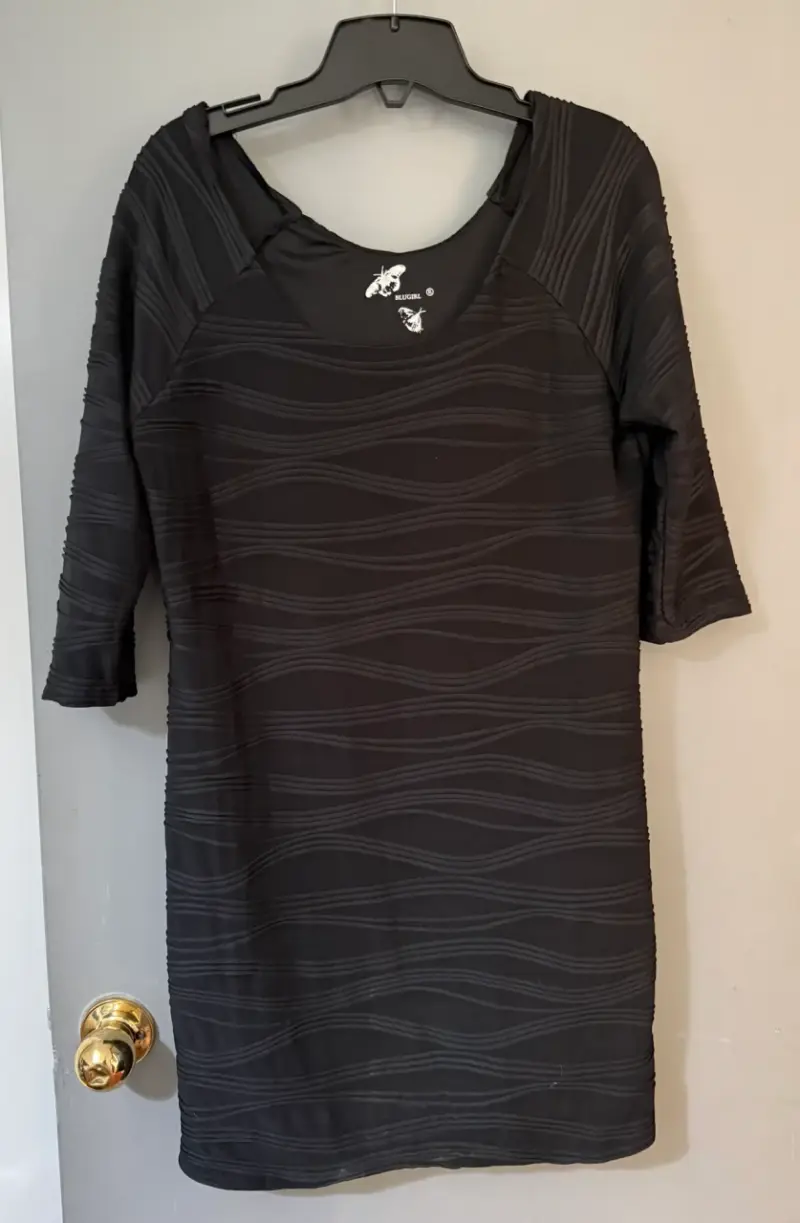 Vestido negro con textura