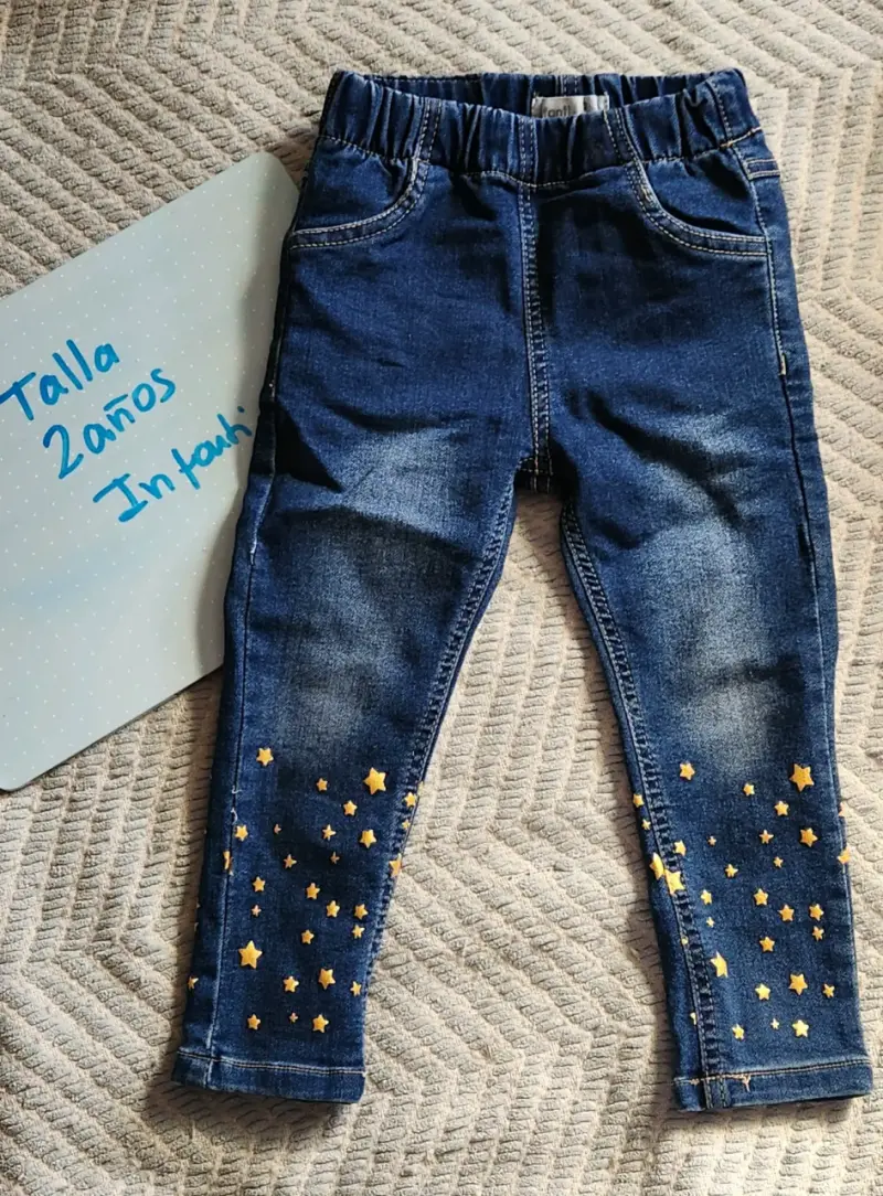 Jeans azul con estrellas 2 años