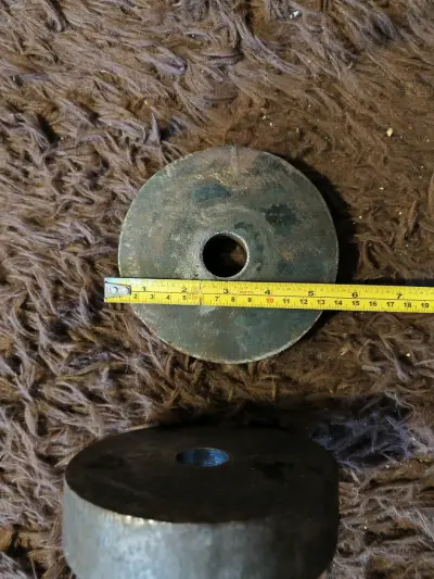 Disco de pesa metálico usado - miniatura 1