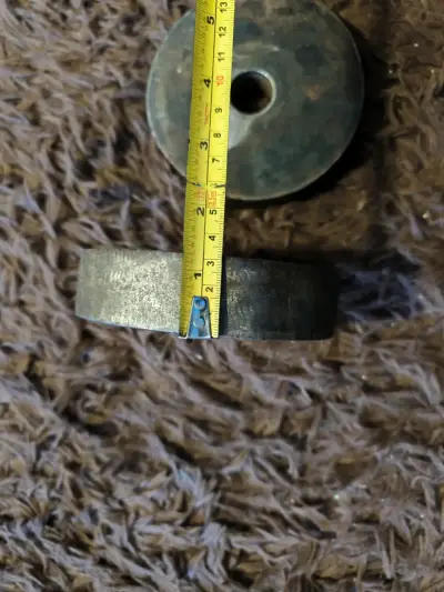 Disco de pesa metálico usado - miniatura 2