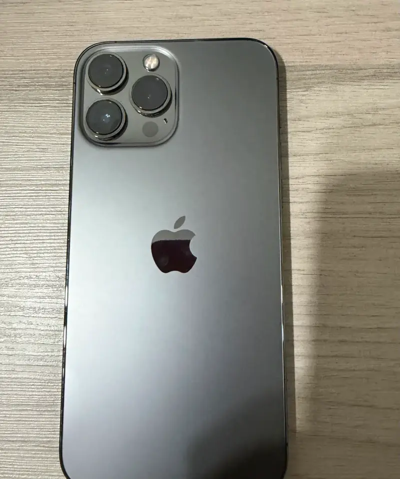 Cargador y celular con batería degradada - 4