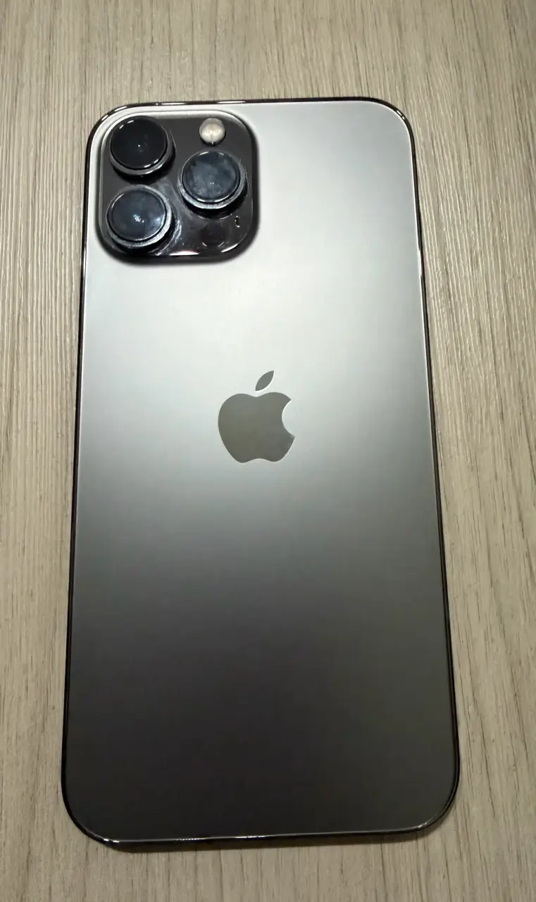 Cargador y celular con batería degradada - 5