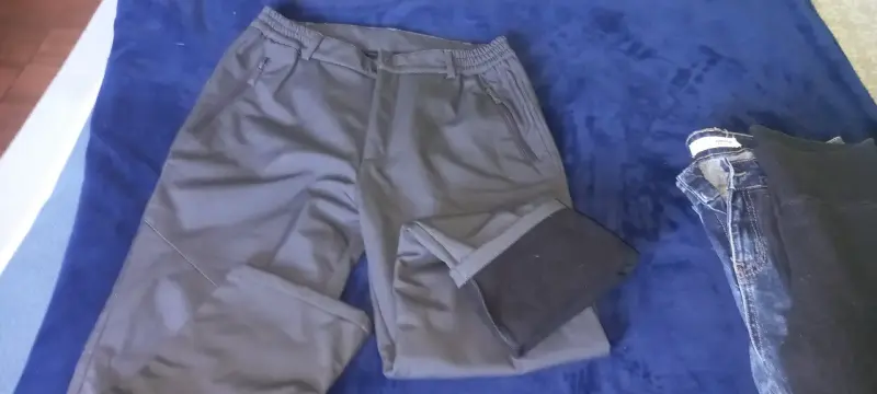 Pantalones deportivos negros - 1