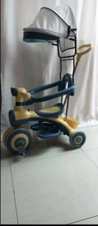 Triciclo infantil con capota - miniatura 2