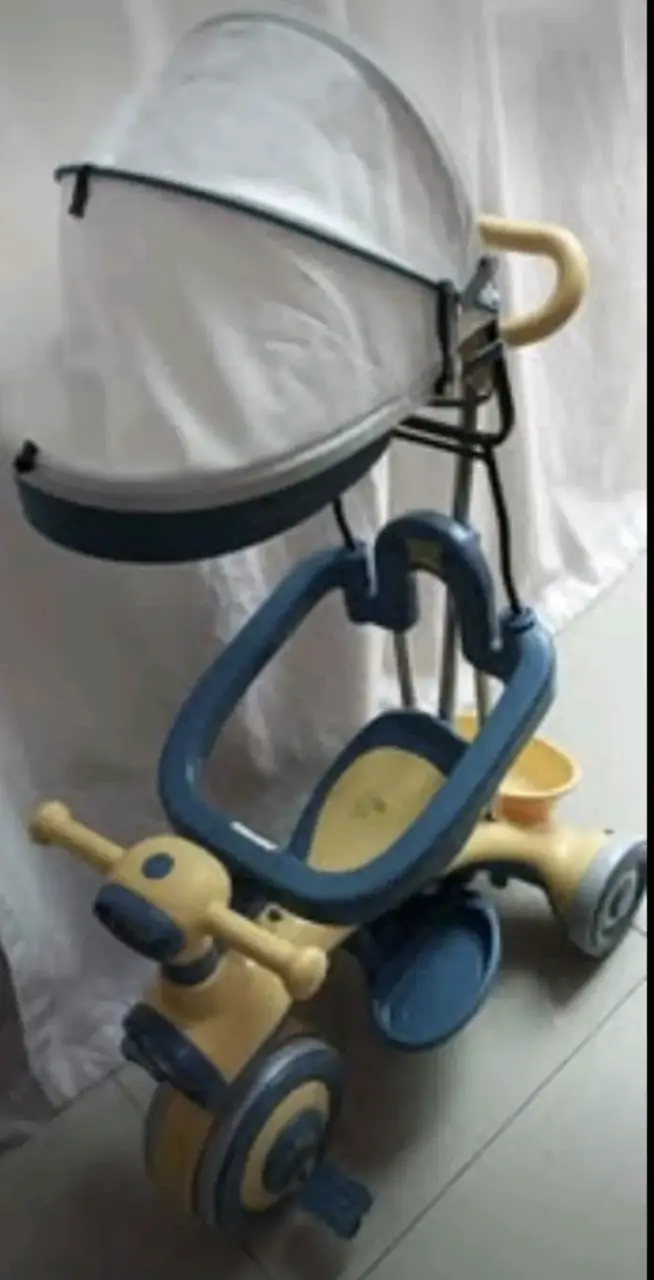 Triciclo infantil con capota - 3