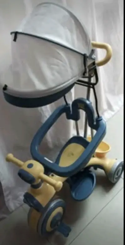 Triciclo infantil con capota - miniatura 3