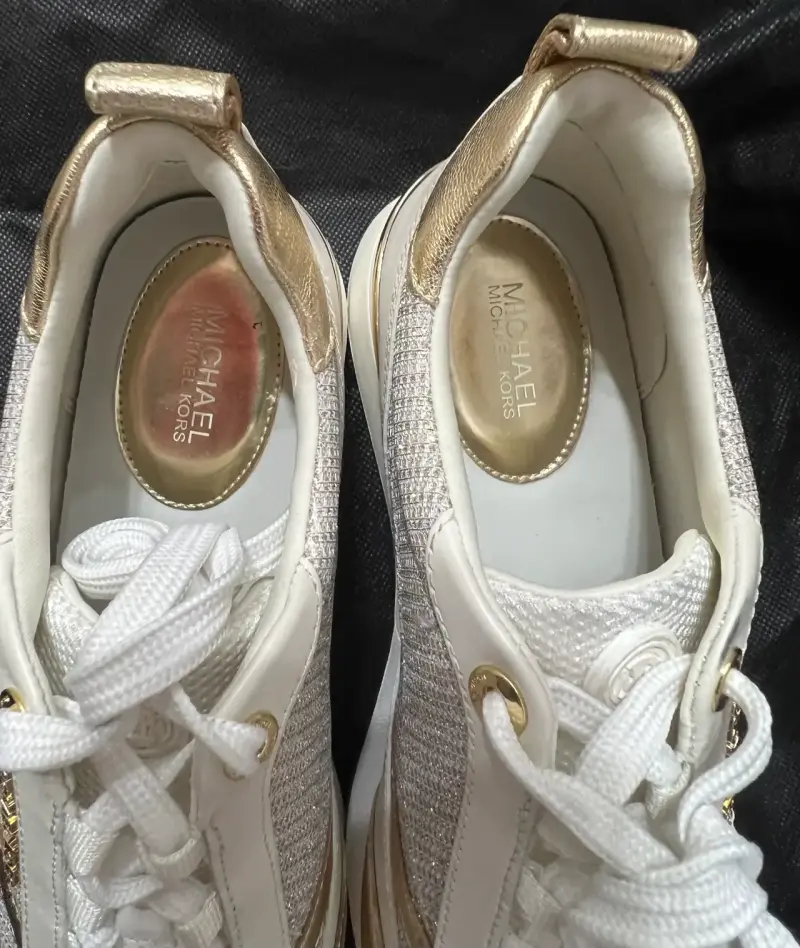 Zapatillas Michael Kors doradas - 1