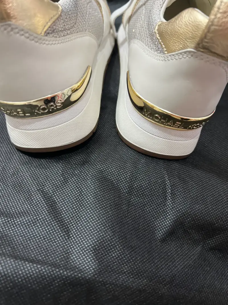 Zapatillas Michael Kors doradas - 5