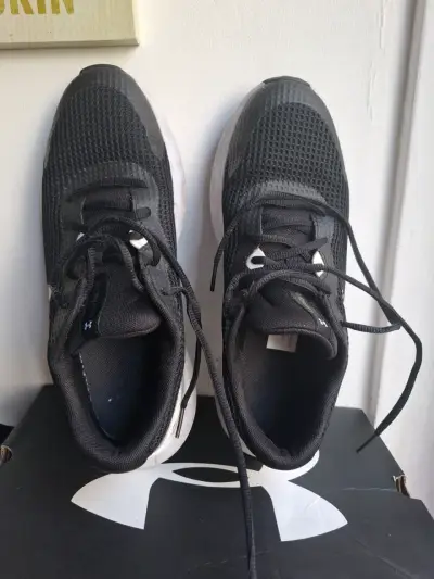 Zapatillas deportivas negras Under Armour - miniatura 1