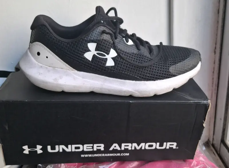 Zapatillas deportivas negras Under Armour - 2