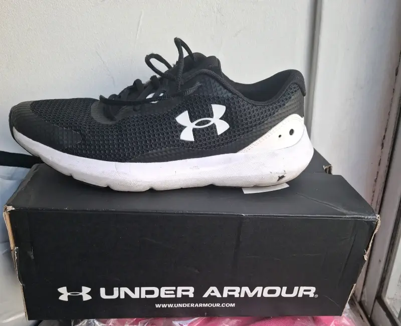 Zapatillas deportivas negras Under Armour - 3