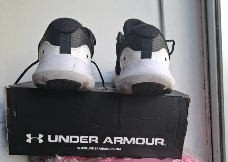 Zapatillas deportivas negras Under Armour - 6