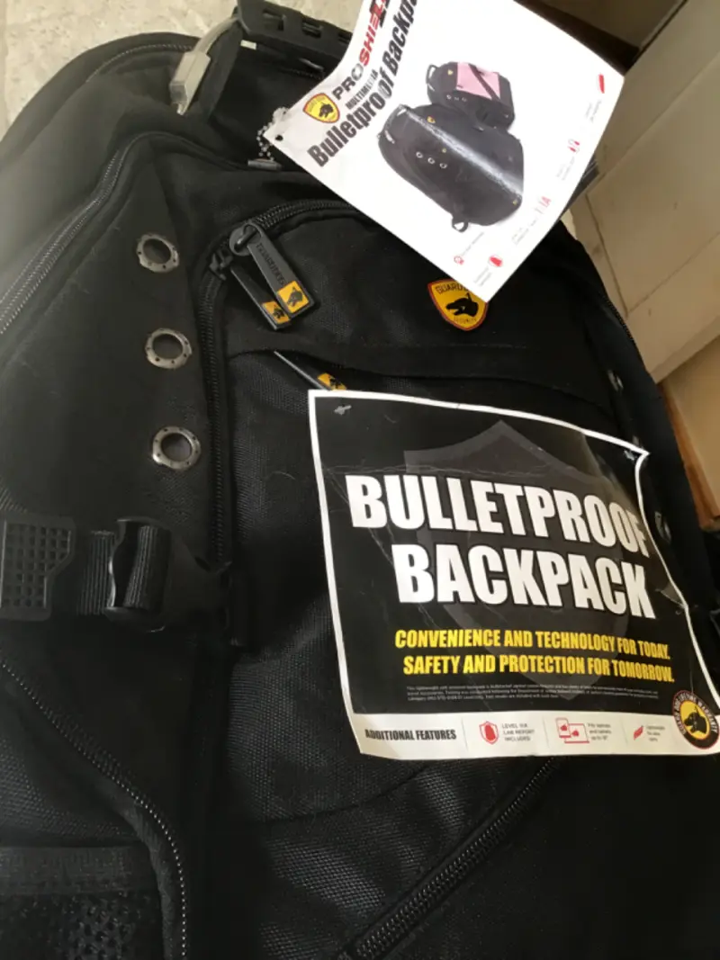 Mochila antibalas negra