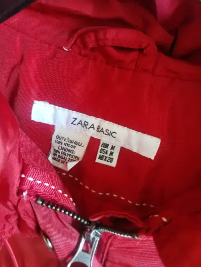 Chaqueta impermeable roja Zara talla M - miniatura 1