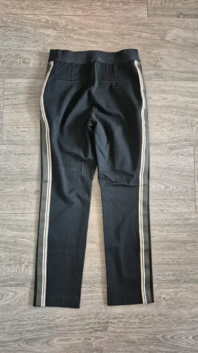 Pantalón negro con rayas - miniatura 2