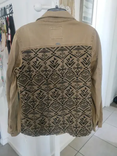 Chaqueta beige con bolsillos - miniatura 2