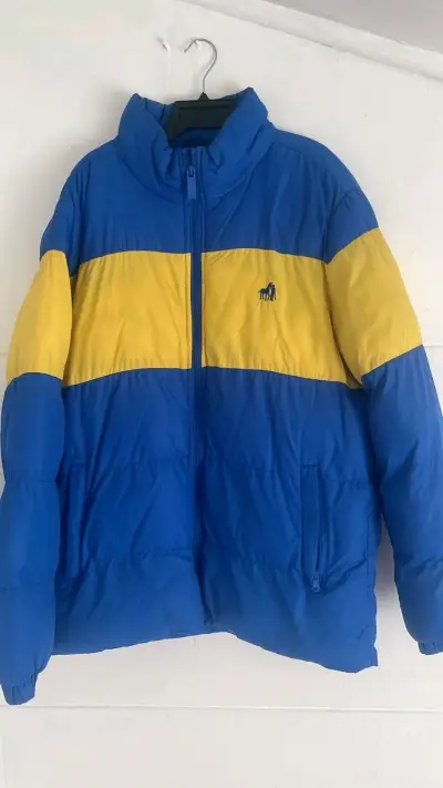 Chaqueta azul y amarilla - miniatura 1