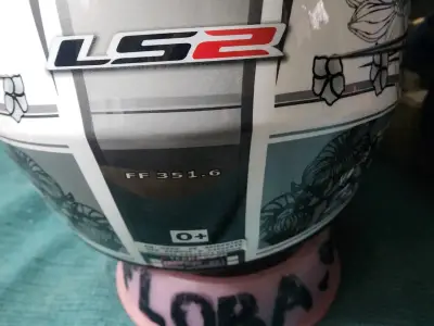 Casco LS2 con diseño floral - miniatura 1
