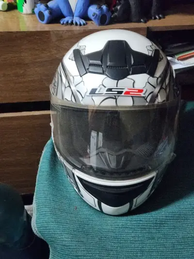 Casco LS2 con diseño floral - miniatura 2