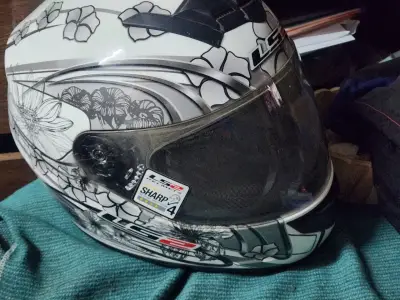 Casco LS2 con diseño floral - miniatura 3