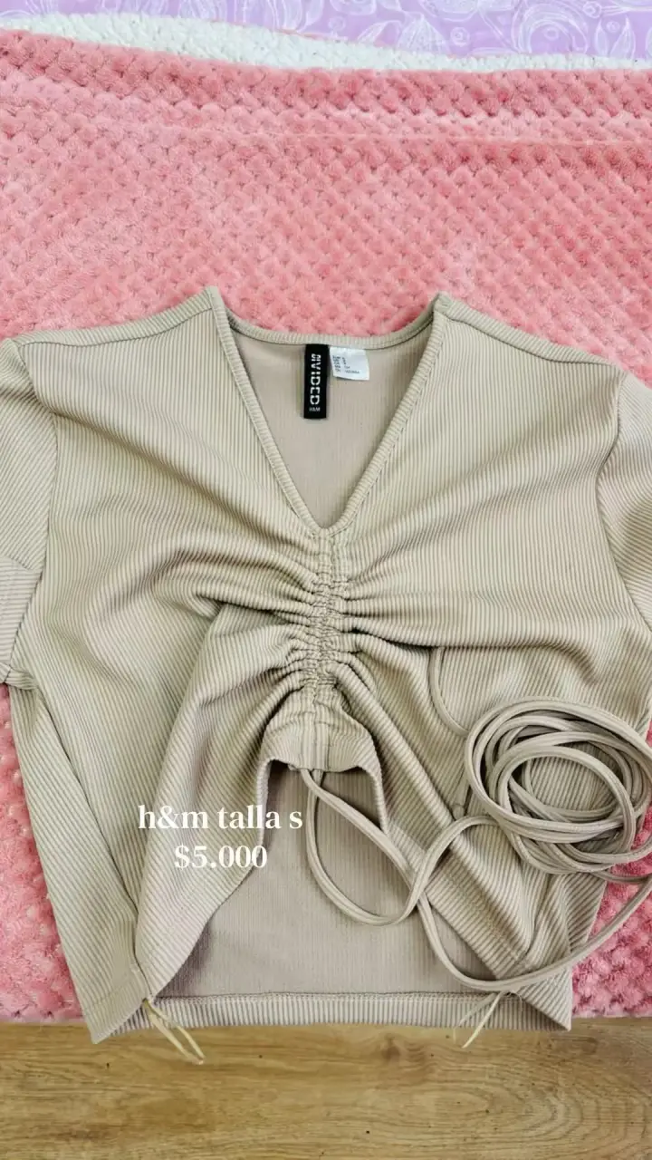 Polera beige con fruncido