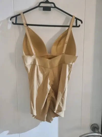 Body beige tipo faja - miniatura 2
