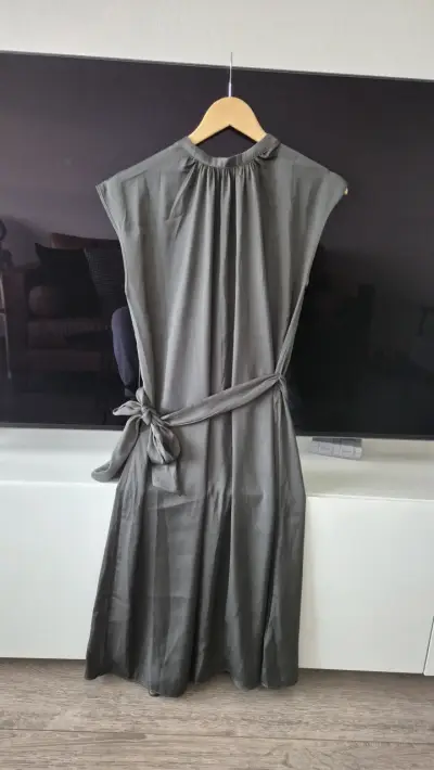 Vestido verde botella elegante - miniatura 2